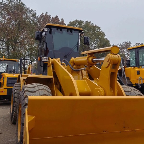 986轮式装载机四轮驱动燃油消耗低