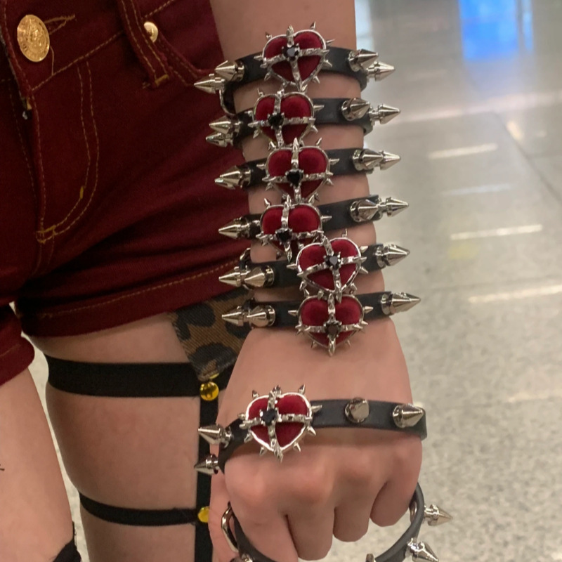 Korean New Style Harajuku Hot Girl Punk Villain Bracelet Dark Heart Pointed Rivets Nightclub Couple Bracelet Wrist Strap