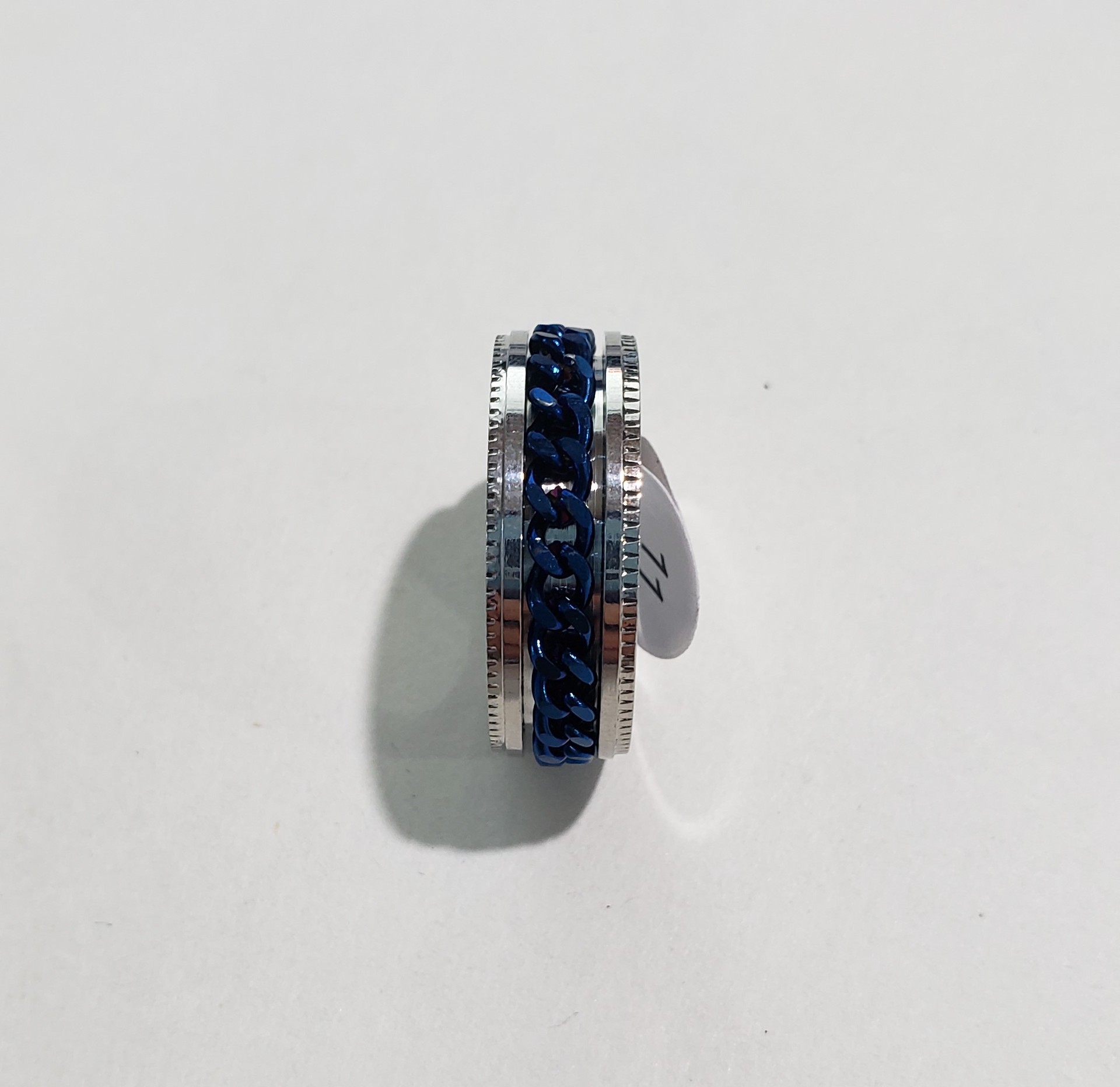 Joyería de acero Titanium vendedora caliente transfronteriza fabricante masculino del anillo esmerilado hueco del acero inoxidable del estilo europeo y americano de la cadena giratoria