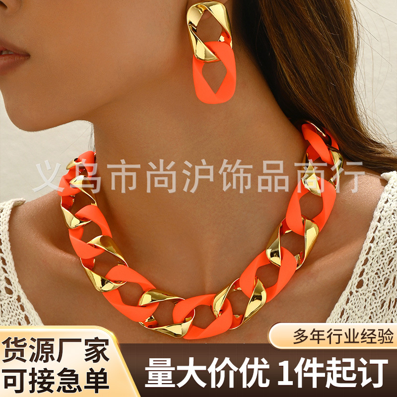 Vintage European and American style earring and necklace set, fashionable cross-border versatile niche Hong Kong style earrings, light luxury with a high-end feel for autumn and winter