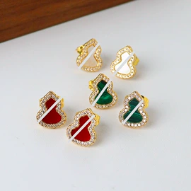 项链;耳环;手链