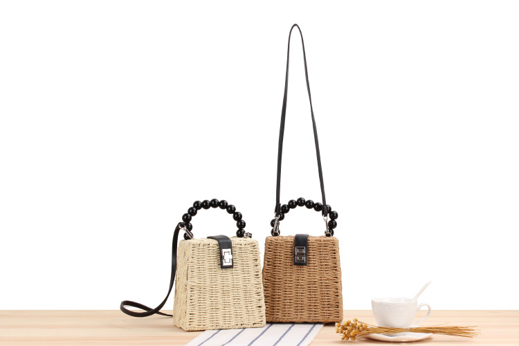Women's Small Spring&summer Straw Solid Color Vacation Square Flip Cover Straw Bag display picture 1