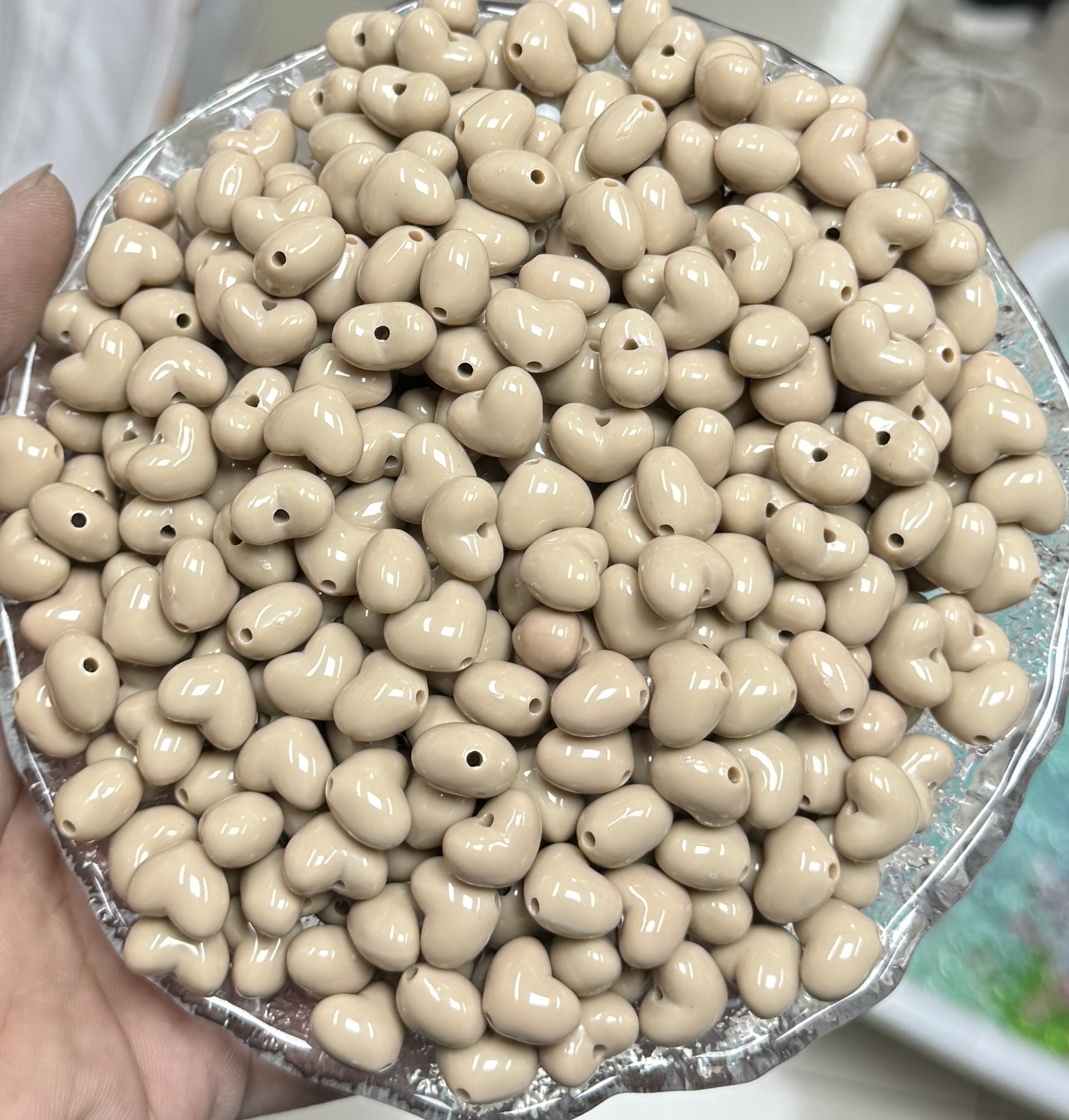 Gordos amor tacos agujeros verticales corazón de桃 cuentas acrílicas pulseras cadenas de teléfonos móviles diy accesorios de joyería 2025 perlas sueltas