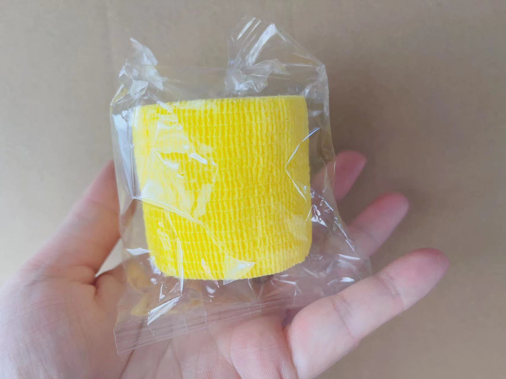 Fabricante universal no tejido elástico autoadhesivo vendaje escritura dedo tobillo vendaje deportes tatuaje mascota vendaje