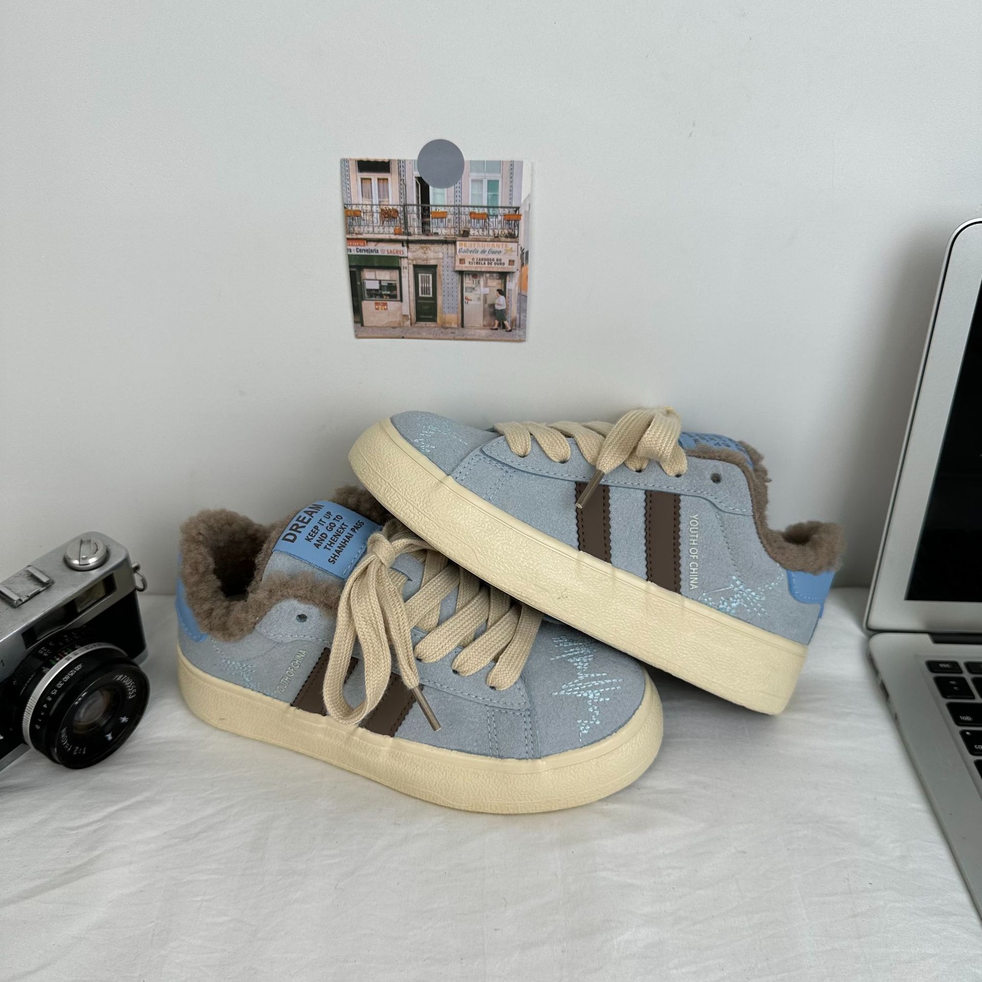Onda lejana más zapatos de terciopelo zapatos casuales de mujer 2024 invierno nuevo estilo todo-fósforo ins nicho cálido ropa exterior zapatos de algodón cabello