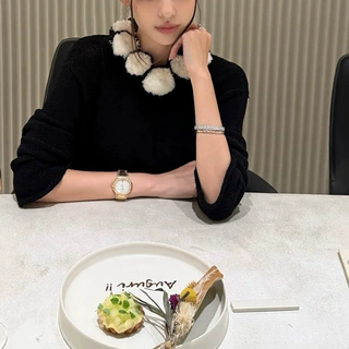 休闲款式 花朵针织套装 花朵领口针织长袖+半身裙