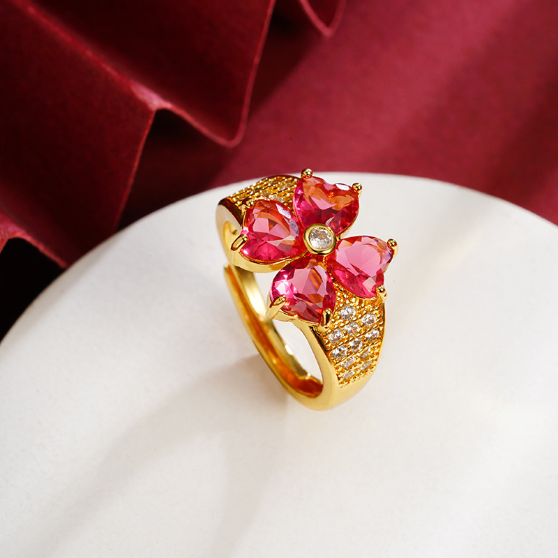 Anillo de oro de arena vietnamita antiguo, anillo de flores de cuatro hojas de amor, joyas de mano de lujo ligero y lujoso.