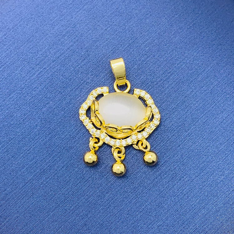 百種類のペンダントは心のままにファッションの経典を配合します。カップルの美しいペンダントは親友のアクセサリーを送ります。