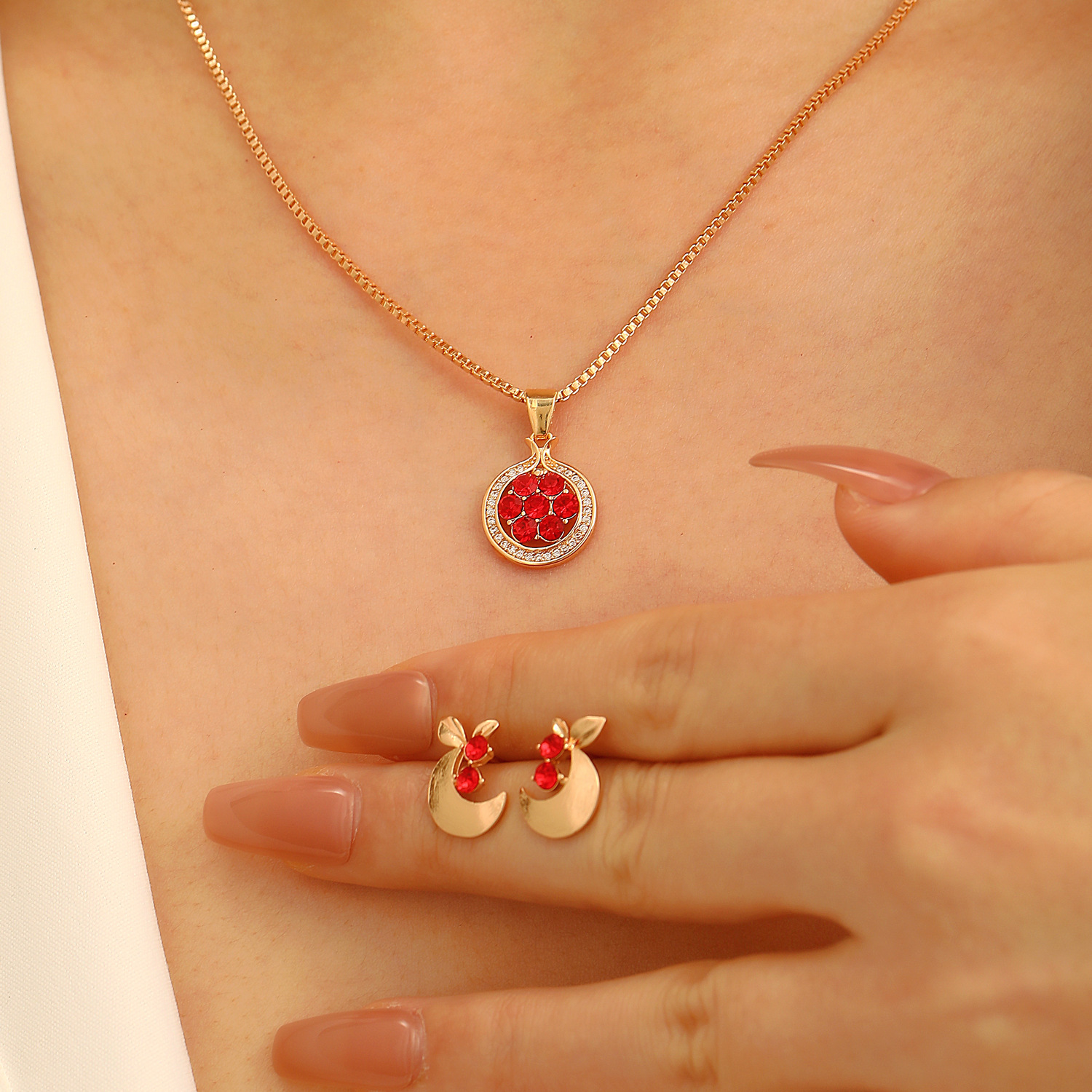 Red Pomegranate Full Diamond Necklace and Earring Set, Niche Luxury Accessories with a Sense of Design, Versatile and High-End Earrings, Clavicle Chain