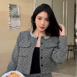 穿搭一整套灰色人字圆领长袖外套A字短裙miu系套装两件套 仅外套