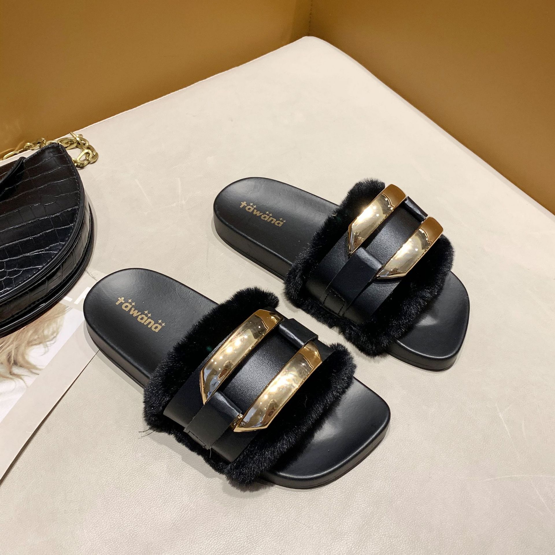 Tawana primavera y otoño nuevas zapatillas a juego de mujer de una sola palabra casual hogar al aire libre zapatillas de felpa comercio electrónico transfronterizo al por mayor