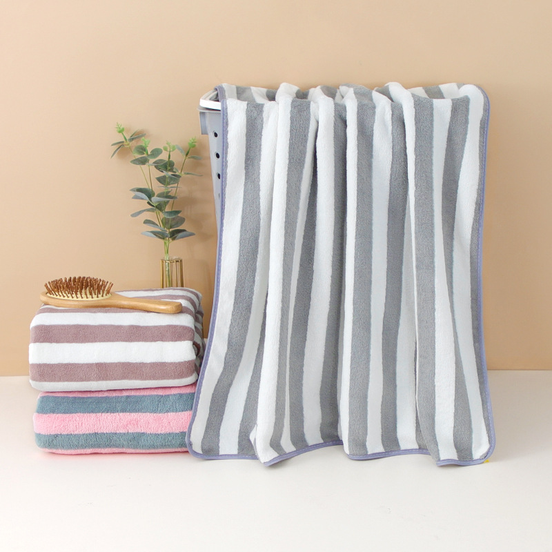 El nuevo hogar para adultos aumenta el grosor y absorbe el agua. El baño se puede envolver en una toalla de baño.