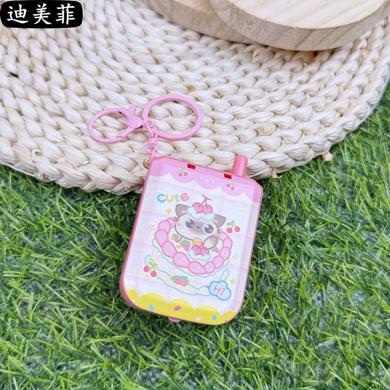 創意カピバラのゲーム機の鍵はかわいいアニメの露店を掛けて最前線を通り抜けておもちゃのペンダントの贈り物に挑戦します。|undefined