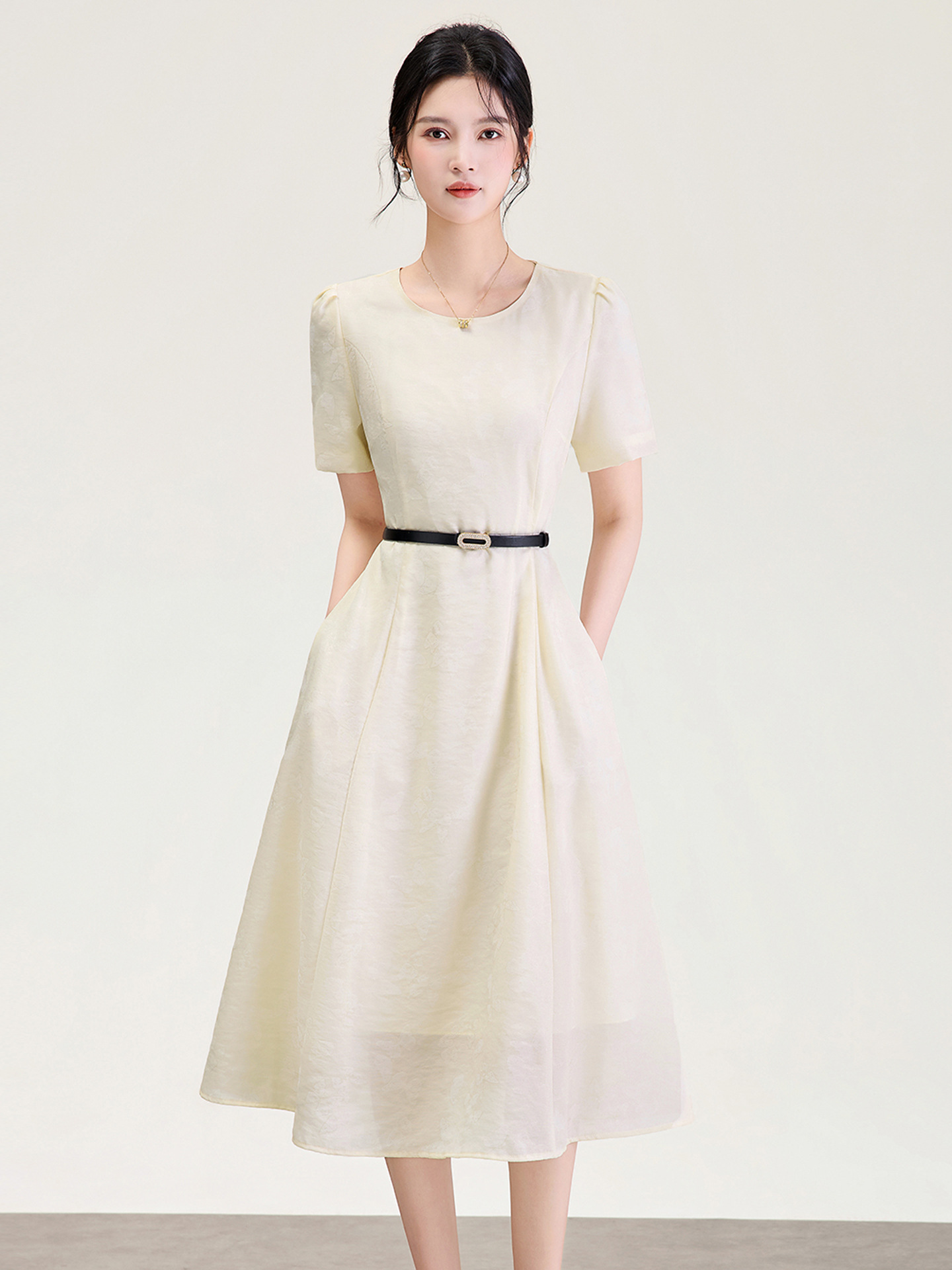 Đầm maxi nữ thắt eo họa tiết bướm jacquard kiểu Pháp — màu be