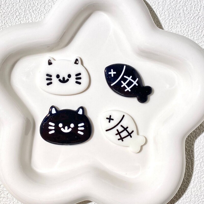 Cartoon Kitten and Fish Resin Accessories DIY Cream Glue Side Hair Clips Hairpin Clogs Fridge Magnets Cartoon Kitten and Fish Resin Accessories DIY Cream Glue Side Hair Clips Hairpin Clogs Fridge Magnets