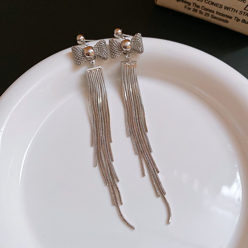 Aguja de plata Pendientes de lazo de diamantes coreanos Pendientes de temperamento de moda de todo fósforo Pendientes de diseño de nicho Sentido de lujo ligero