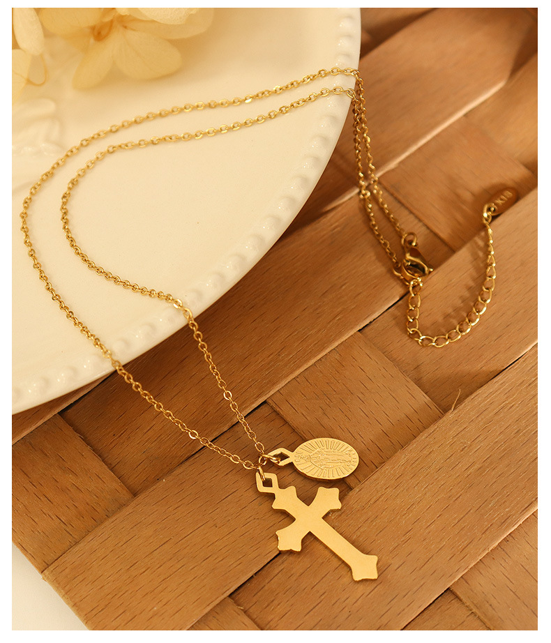 Simple Cross Oval Pendant Titanium Steel 18k Gold Necklace Wholesale display picture 2