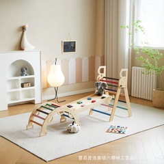 木製の子供の登り棚赤ちゃんの室内滑り台の組み合わせの感覚システムのトレーニングゲームのおもちゃの木の登り棚