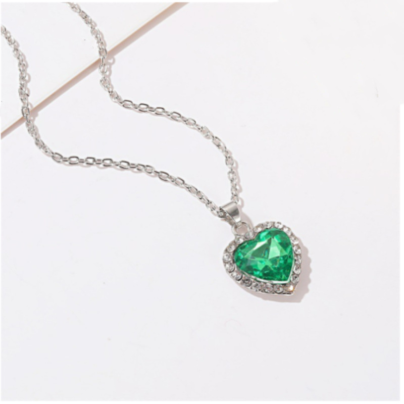 fashionable universal green pendant heart shaped drop-shaped