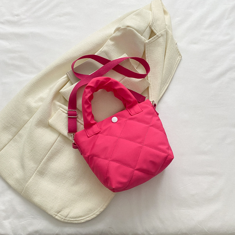 Bolso casual simple francés para mujeres 2023 primavera nueva moda simple bolso de cubo bolso de brazalete bajo mochila