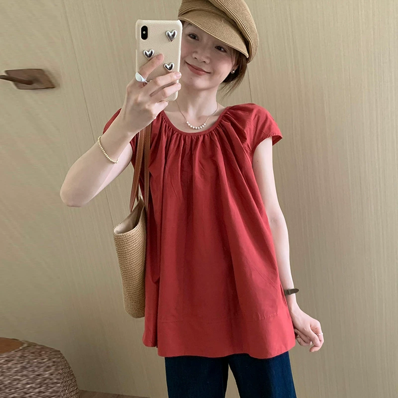 Женская рубашка с красным галстуком в французском стиле, лето 2025, новый нишевый шик, свободный топ с круглым вырезом и небольшими развевающимися рукавами.