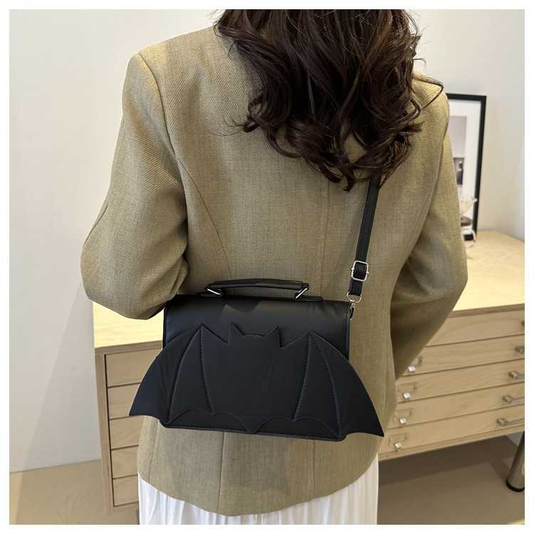 A new 2024 European and American Halloween single-shoulder bag for women, with a unique and funny bat style and a trendy crossbody bag undefined