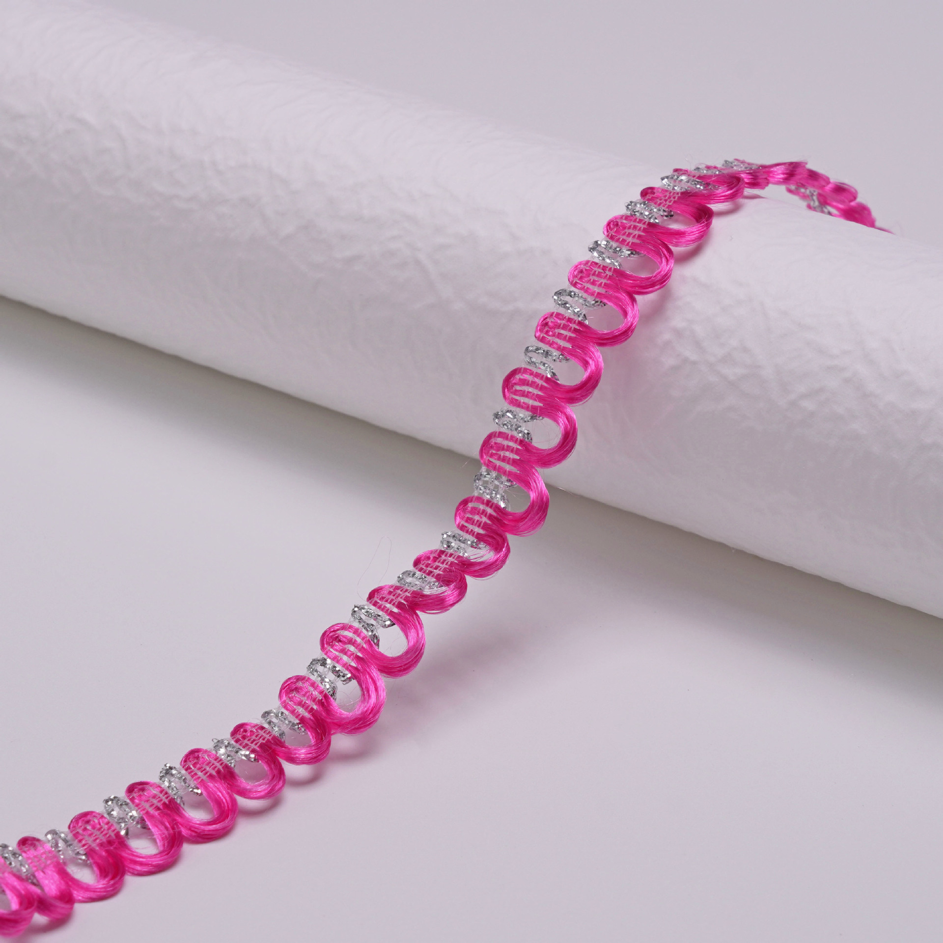 Suministro de stock directo de fábrica de 1cm de color dorado y plateado borde ondulado encaje ropa accesorios