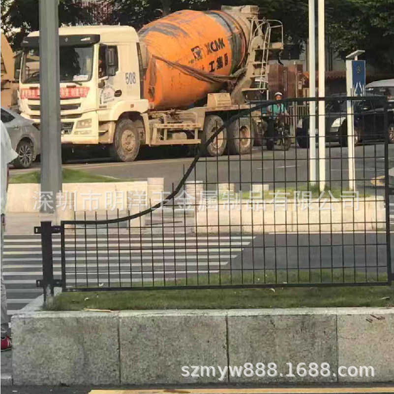 深圳明洋 厂家框架护栏网 高速公路隔离栅场地围网 铁路护栏网
