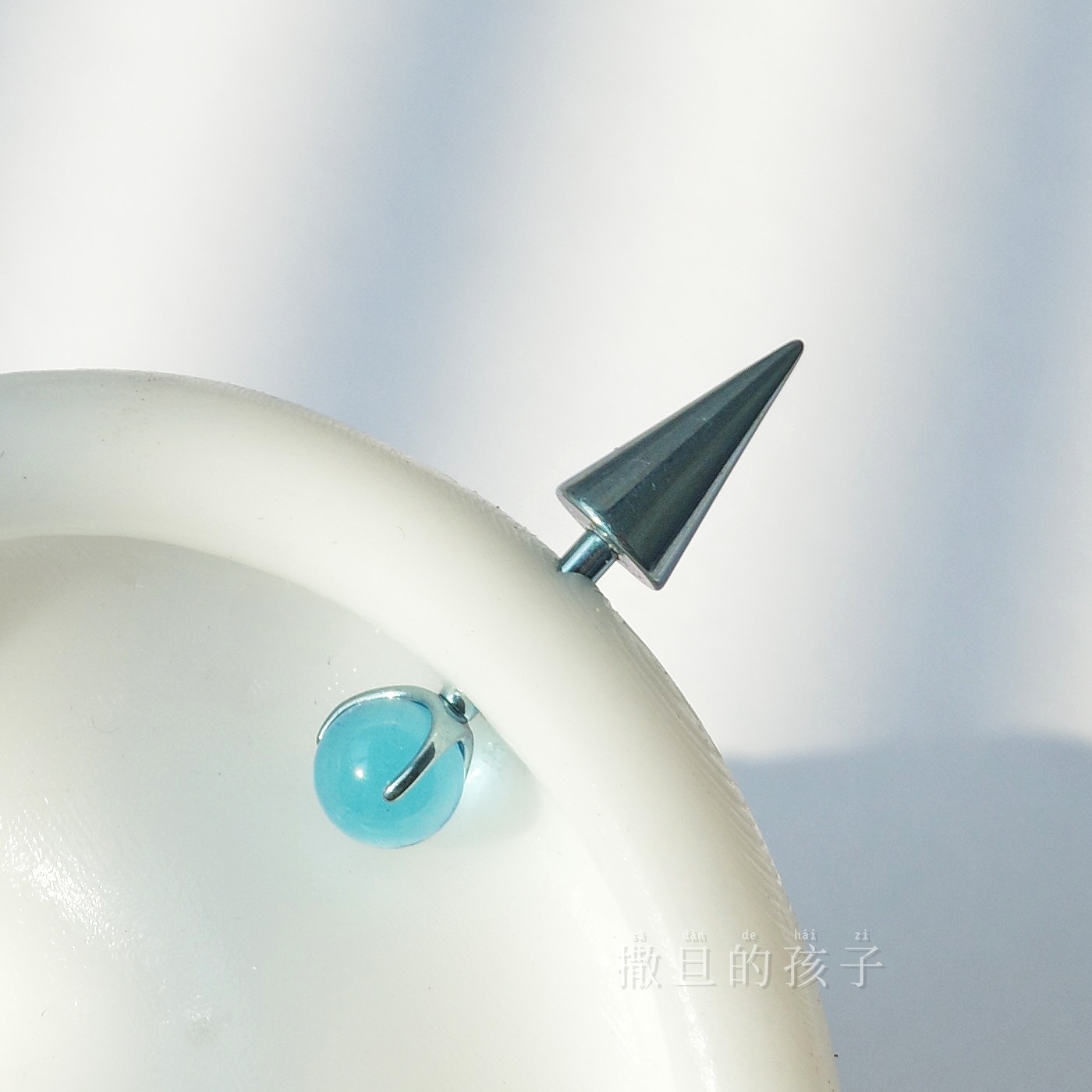 Satan's Child F136 Titanium Alloy Devil Studs Anodized Color-Changing Crystal Ball Spike Earrings detail image 9