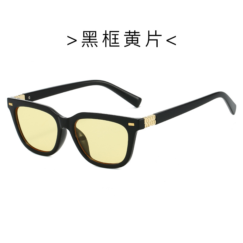 Película amarilla de marco negro