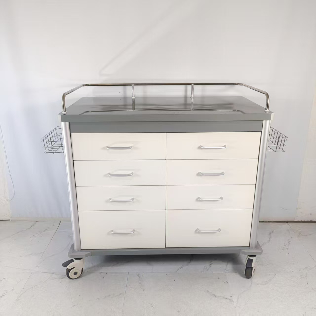 Acero colorido camión de entrega de medicamentos