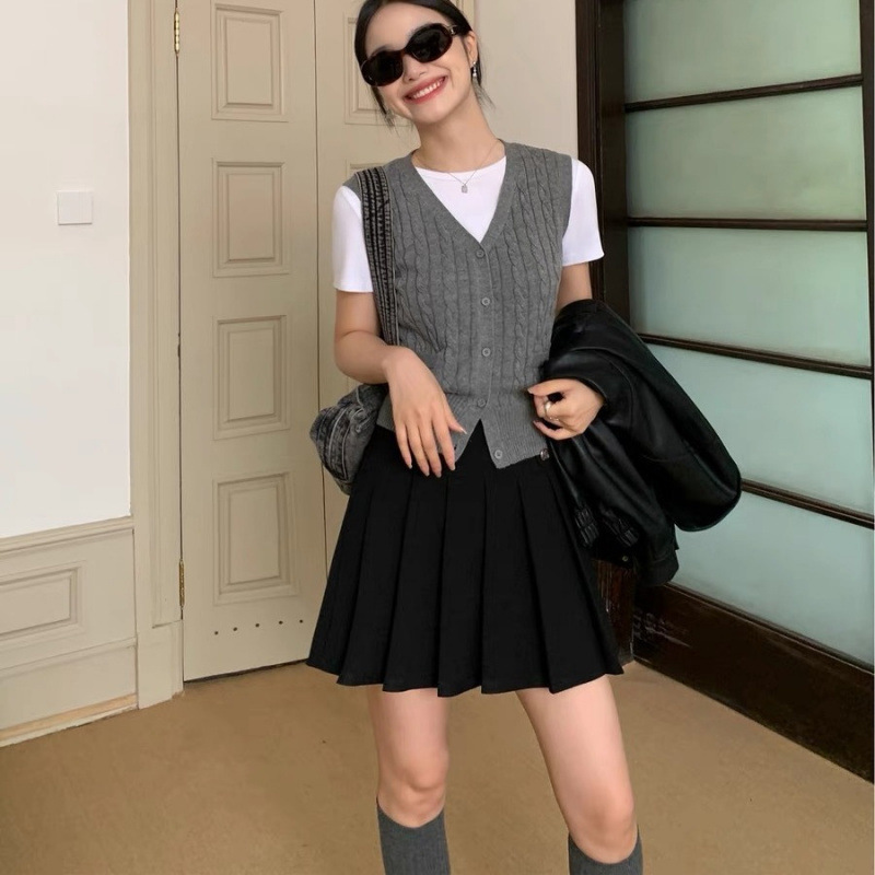 [in stock] Heavy Industry Retro Niche Twist Knitted Vest Women's Autumn and Winter French Stacked Outer Sweater Vest