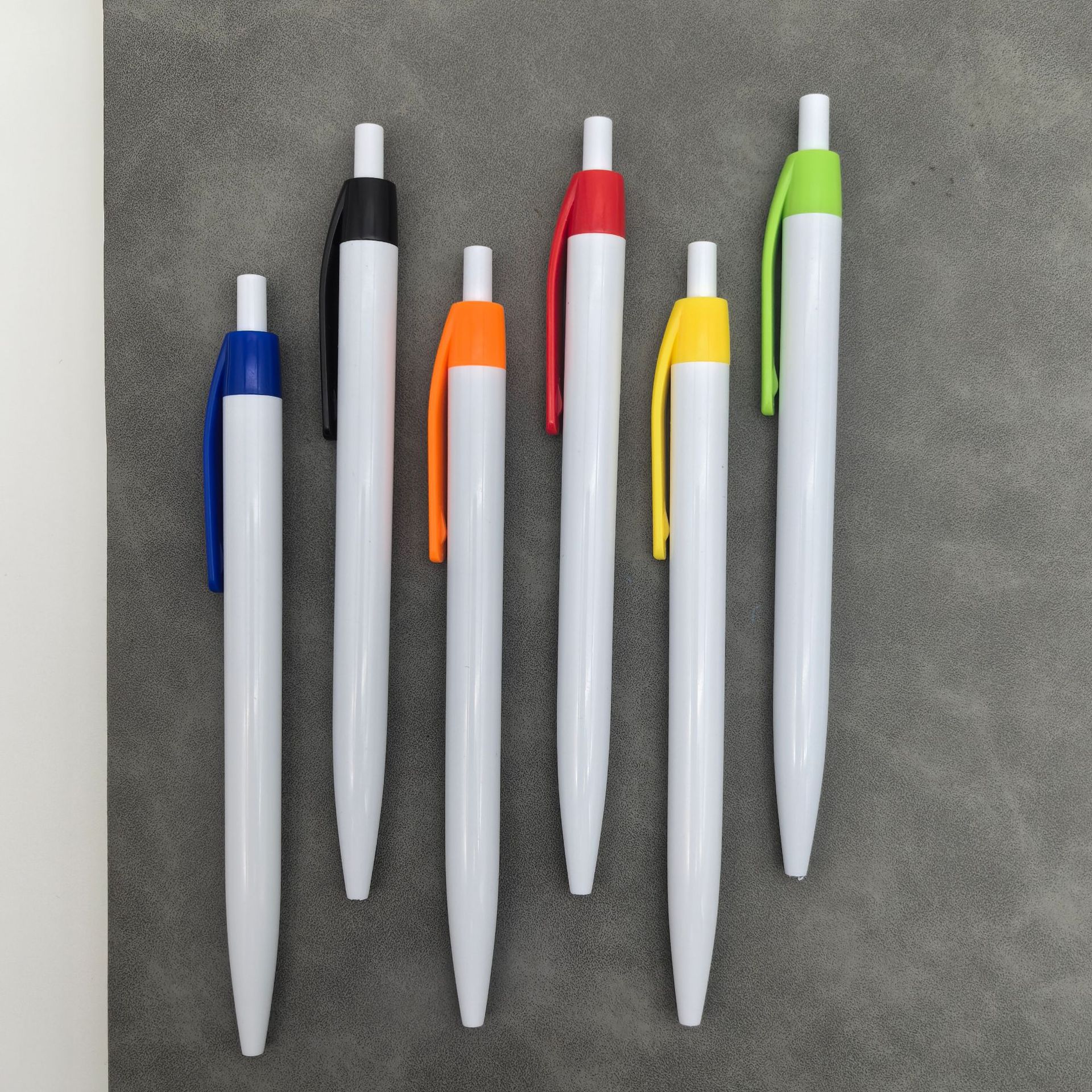 Bolígrafo publicitario personalizado bolígrafo publicitario blanco bolígrafo de plástico simple bolígrafo de plástico bolígrafo de hotel de oficina bolígrafo de plástico