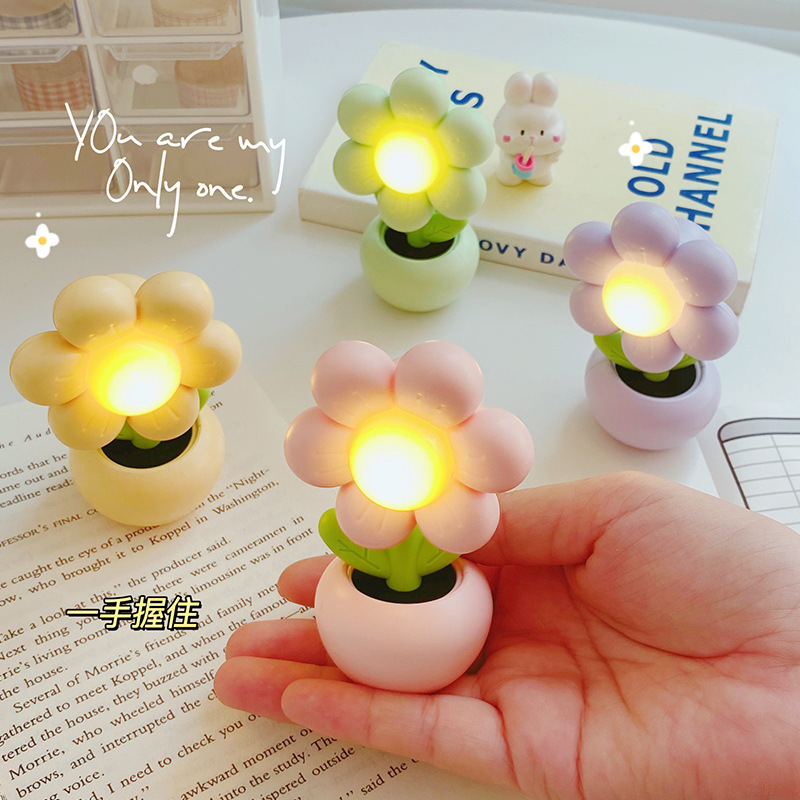 かわいいミニアニメ鉢植えの花の小さな夜の明かりのベッドの上のテーブルの上に電気スタンドのアイデアの贈り物を飾って工場を卸売りします。|undefined