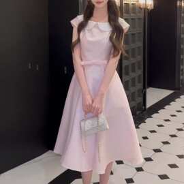 法式粉色娃娃领连衣裙子女夏季2026新款独特绝美掐腰显瘦气质长裙