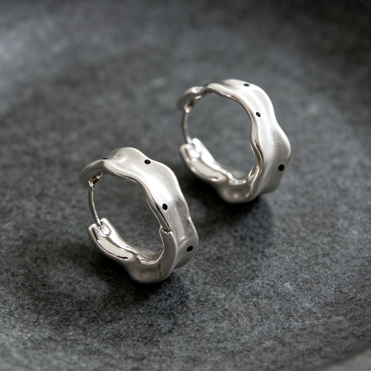 Millennial silver brushed polka dot high-end versatile hoop earrings, wavy ear clasps, black earrings, trendy and stylish ear accessories