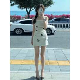 画解WAHJU 极光之舞 早春复古刺绣印花气质掐腰显瘦吊带连衣裙女