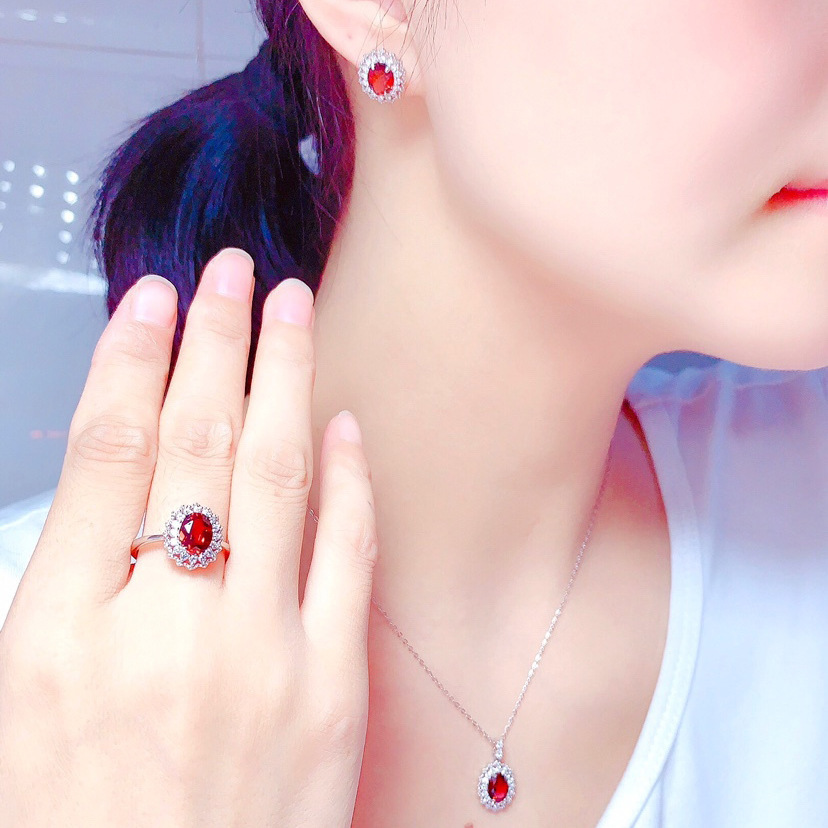 Damen Ring Ovaler Synthetischer Rubin Im Europäischen Stil_voghion.com