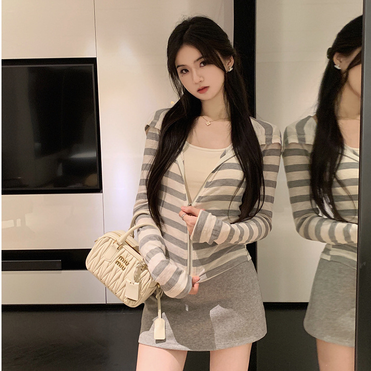 Spring and Autumn 2024 New Korean Women Striped Hooded Sunscreen Cardigan Top for Women Small