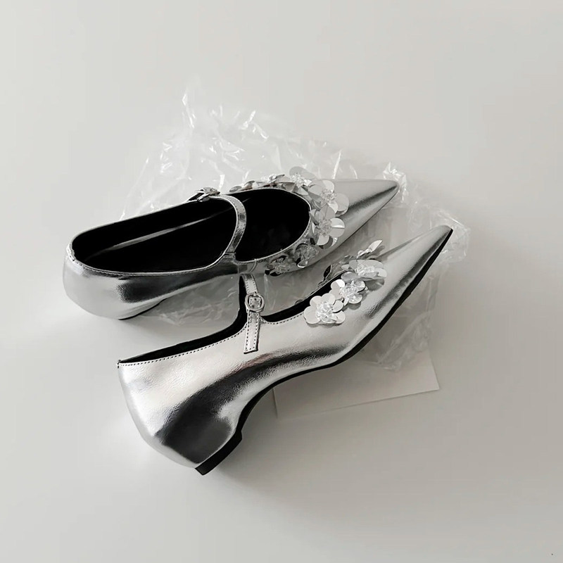 Pointed-Toe Silver Sequin Floral Mary Jane Women's Shoes with a Single Strap and Shallow French-Style Hidden Heel Pointed-Toe Silver Sequin Floral Mary Jane Women's Shoes with a Single Strap and Shallow French-Style Hidden Heel