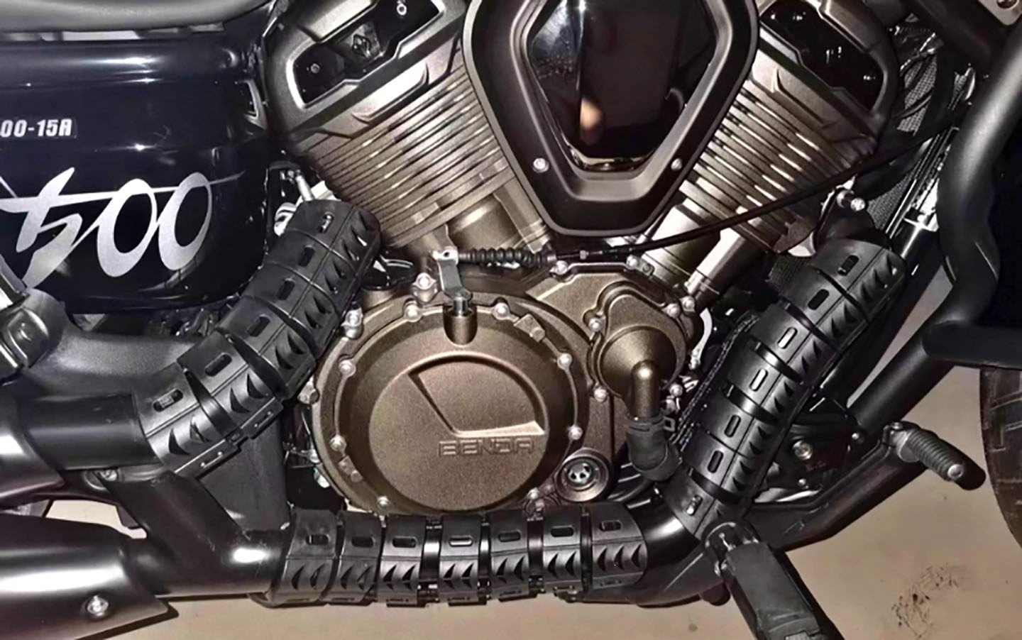 Suitable for motorcycle exhaust pipe heat shield modification, compatible with Flash 600, Jinjila 300, 250, and Wuji CU625 models