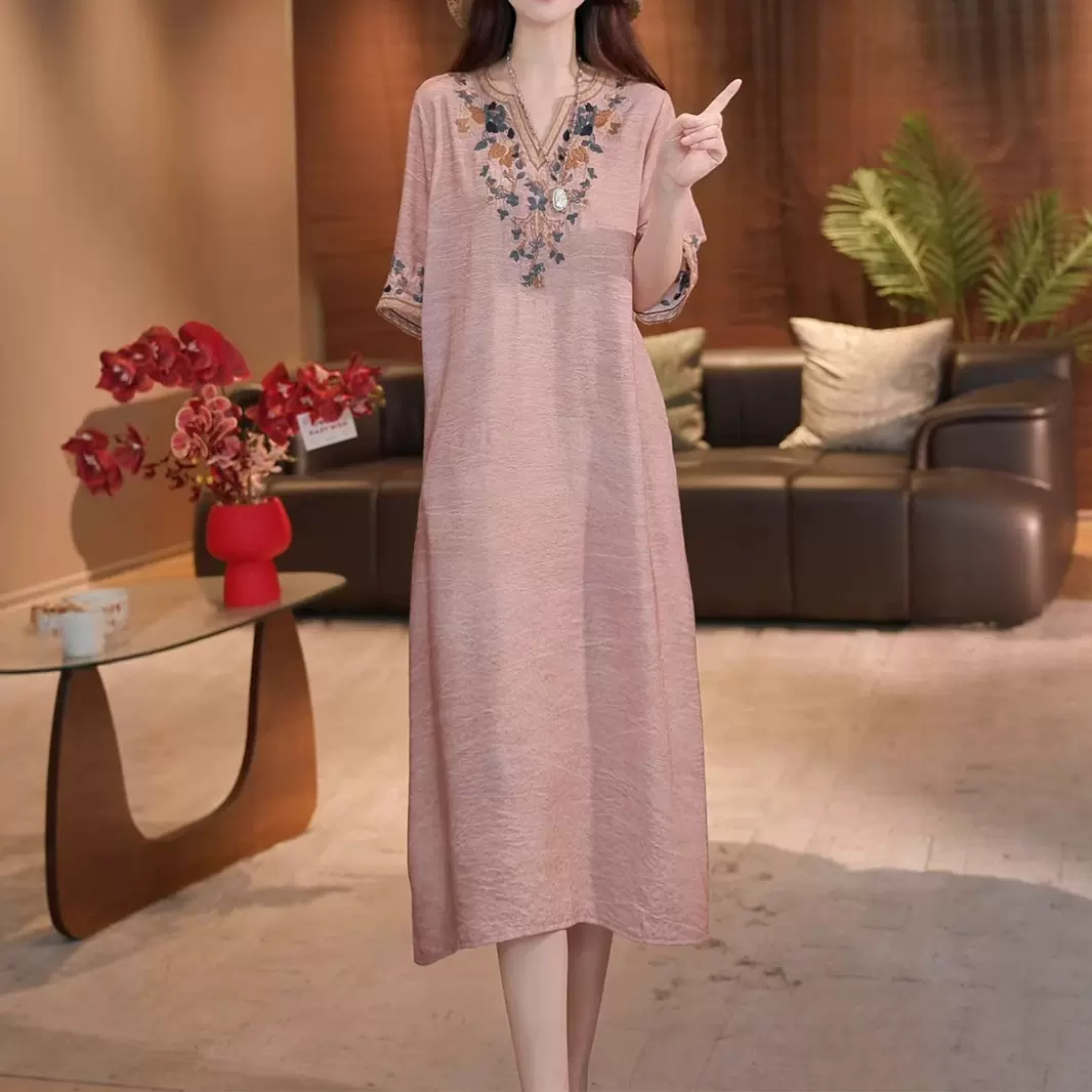 2026夏季新款法式宽松显瘦气质两件套高级感重工刺绣V领连衣裙女