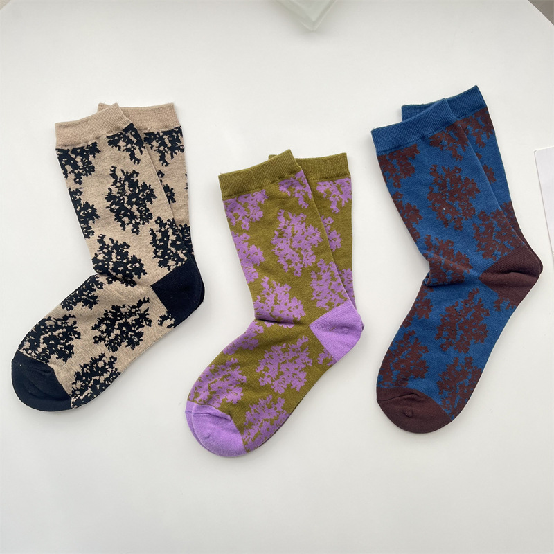 Women's Retro Flower Cotton Crew Socks A Pair display picture 4