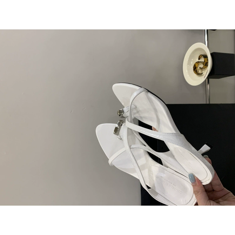 Женские летние босоножки 2025 года, новая французская модель, на шпильке, с металлической пряжкой, заостренный носок, изысканные сандалии.