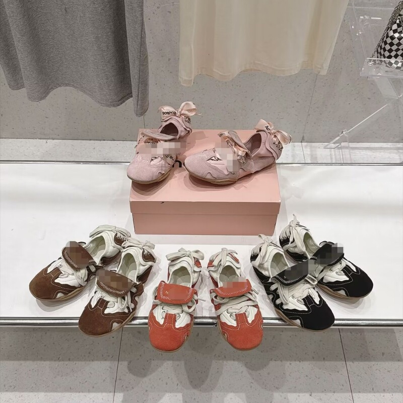 Original packaging, new model, retro color-block design, German training ballet flats for women, with a flip-over bow and back tie, soft sole, versatile and easy to match Original packaging, new model, retro color-block design, German training ballet flats for women, with a flip-over bow and back tie, soft sole, versatile and easy to match