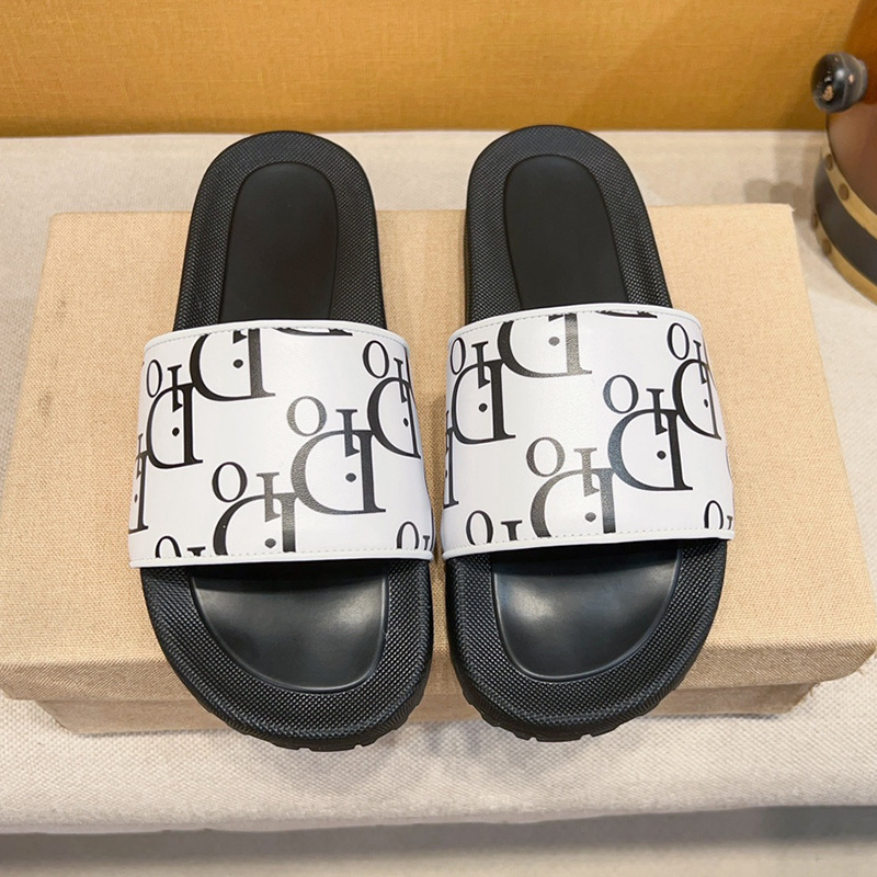 Pantuflas estampadas zapatos casuales antideslizantes de verano para hombre, estación europea, cuero de lujo ligero, suela suave, cómodas chanclas exteriores