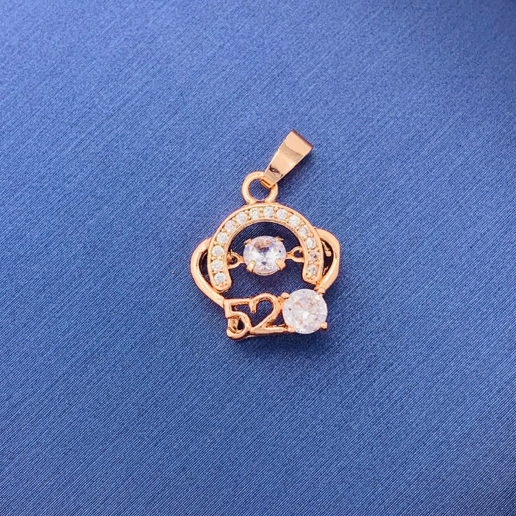 百種類のペンダントは心のままにファッションの経典を配合します。カップルの美しいペンダントは親友のアクセサリーを送ります。