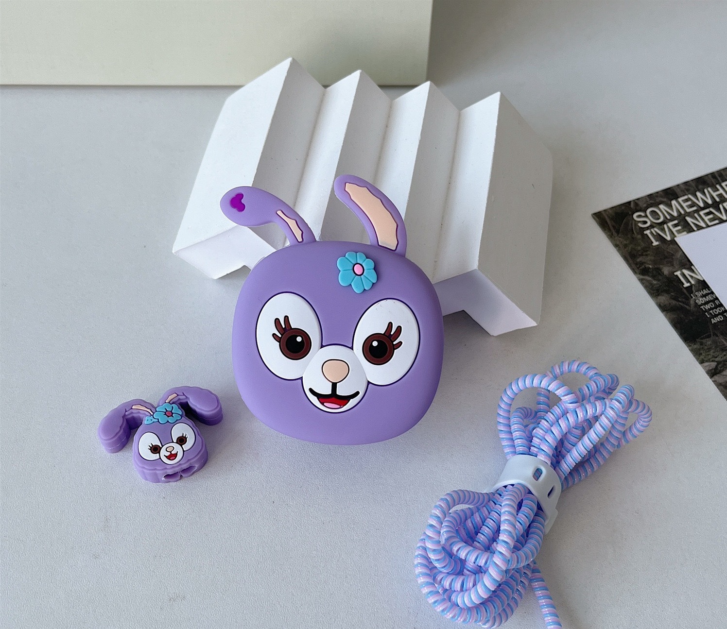 2024 nueva cubierta protectora de cabezal de carga rápida estándar británico de dibujos animados de 20W para cargador de Apple 20WPD plegable de tres enchufes