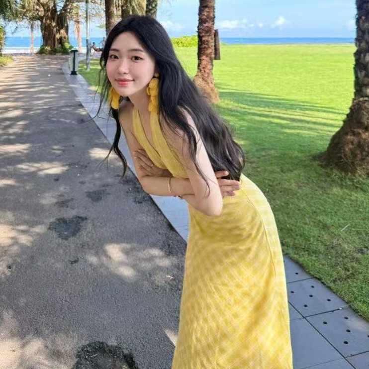 黄色格子吊带连衣裙V领挂脖收腰长裙夏季辣妹设计感夏季新款显瘦|undefined
