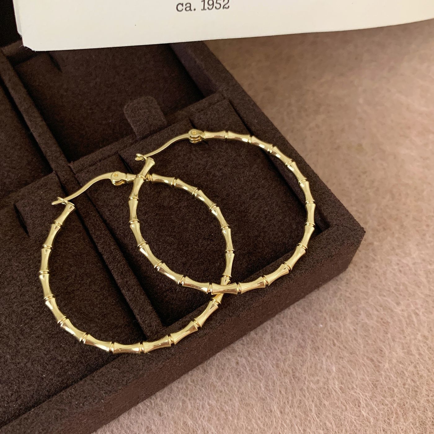 European and American style bamboo texture large hoop earrings for women, silver needle, unique design, niche, exaggerated, fashionable and elegant earrings